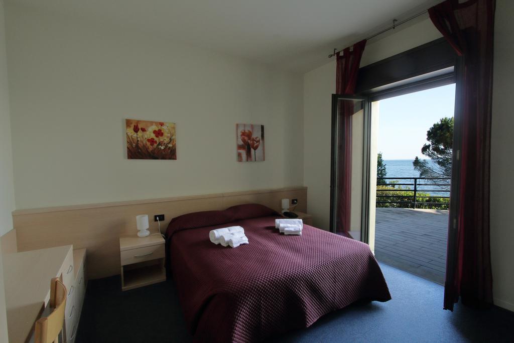 Hotel Aquavite Gardone Riviera Ngoại thất bức ảnh